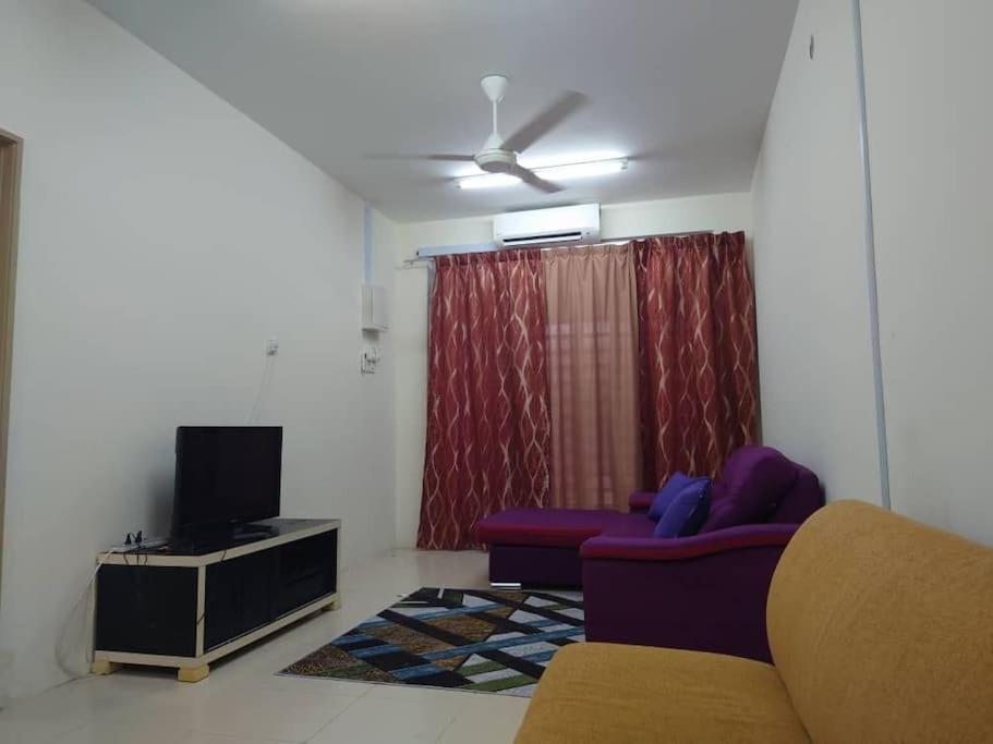 Nourina Homestay Gambang Exterior foto